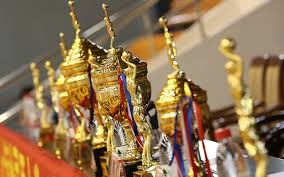 德州扑克高手激进得很克制（德扑高手，激进中自有分寸）